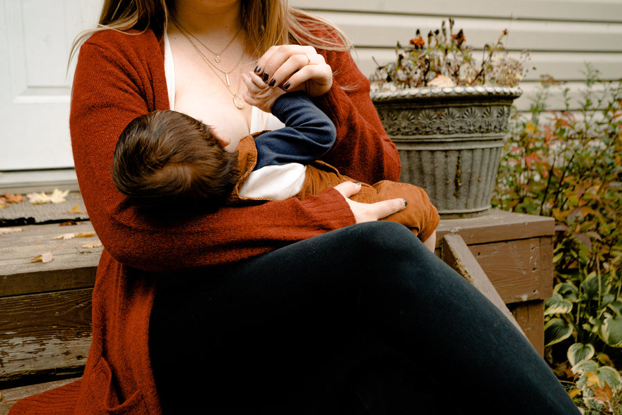 Madres lactantes pueden seguir amamantado a sus hijos aun con COVID-19